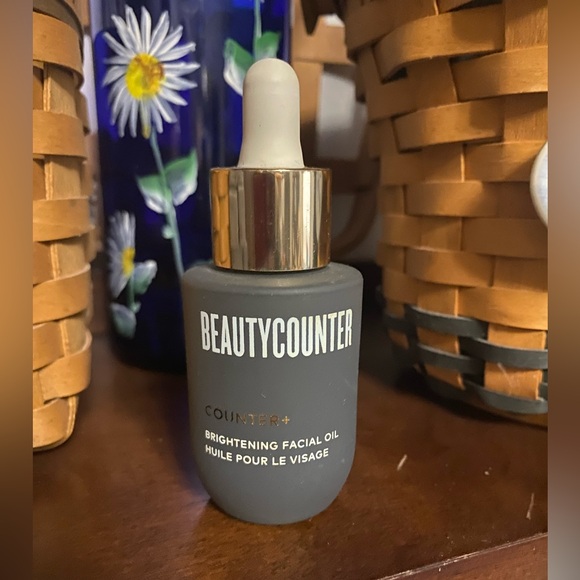 Beautycounter Brightening Facial Oil - Picture 1 of 2